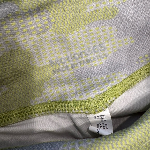 Fabletics Kids Motion 365 Camouflage Leggings size 6 - Picture 2 of 2